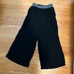 Wide legged black culottes with embroidered waistband, GU, Woman Size M, EUC